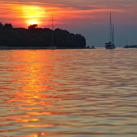 In Near Center Waterfront Apartman Pula