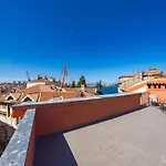 In Near Center Waterfront Appartement *