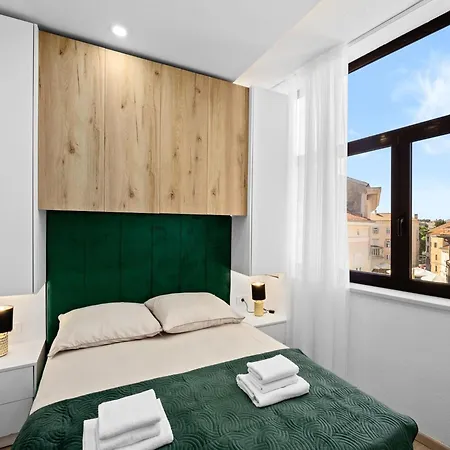 In Near Center Waterfront Lejlighed