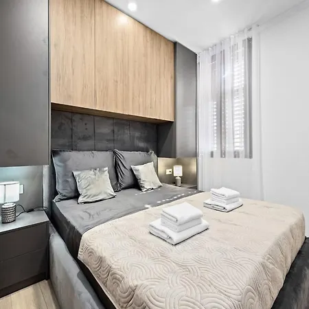 In Near Center Waterfront Apartamento *