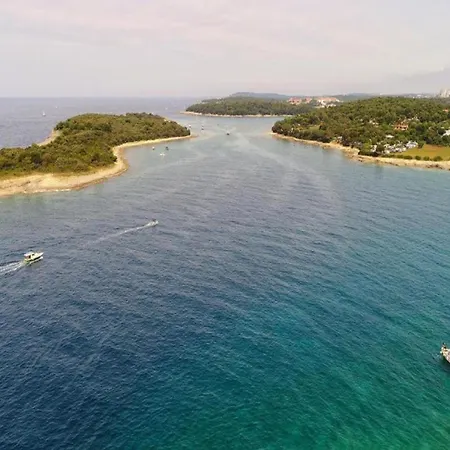 Apartamento In Near Center Waterfront Pula