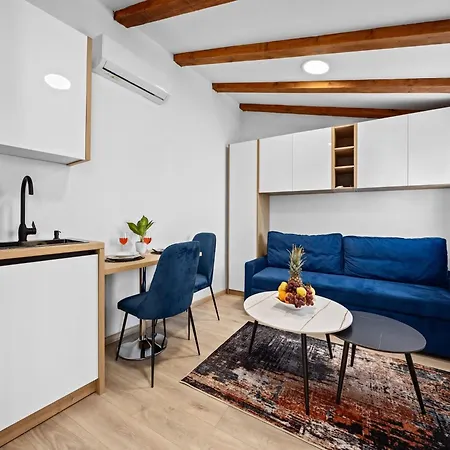 Apartamento In Near Center Waterfront *