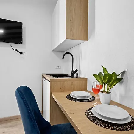 Apartamento In Near Center Waterfront *