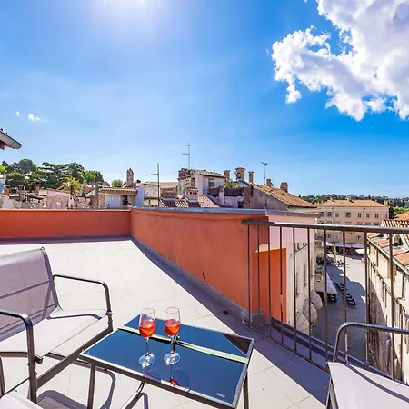 In Near Center Waterfront Apartamento