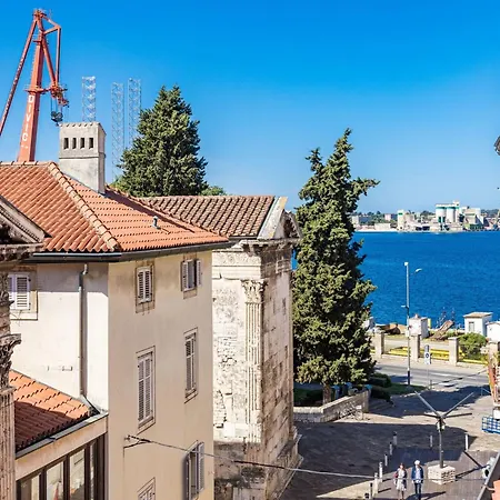In Near Center Waterfront Appartamento Pola