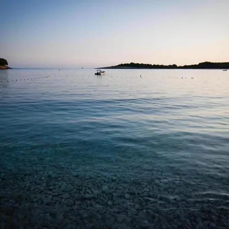 In Near Center Waterfront Πούλα