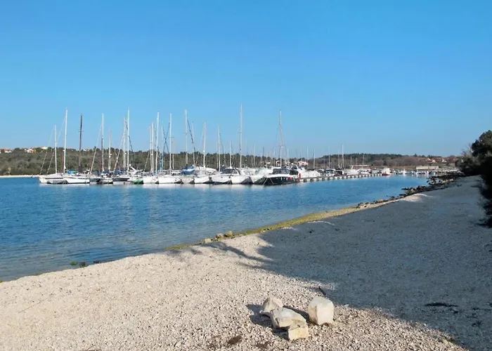 In Near Center Waterfront Πούλα