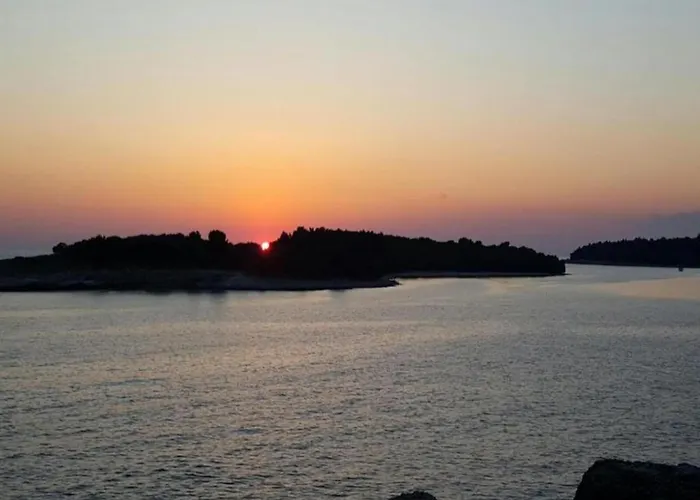 In Near Center Waterfront *